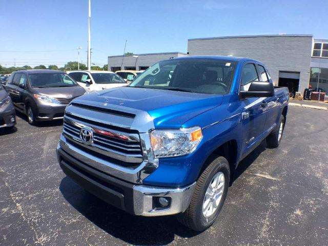 2017 Toyota Tundra SR5 5.7L V8 w/FFV